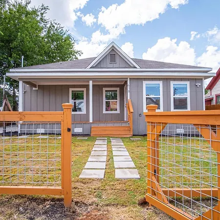 Seize The Moment 4Br3Ba Gem W Downtown Views Vila